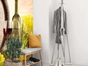 New Wijngaard met wijn en kaas op de voorgrond fotobehang Bloemen