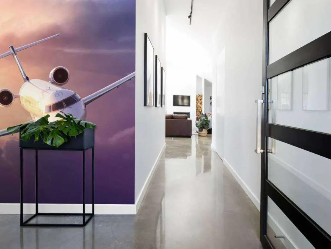 witte_vliegtuig_bij_zonso_4.webp Clearance Witte vliegtuig bij zonsondergang fotobehang Tienerkamer | Transport