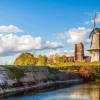 Outlet Woudrichem in de herfst fotobehang Steden | Architectuur